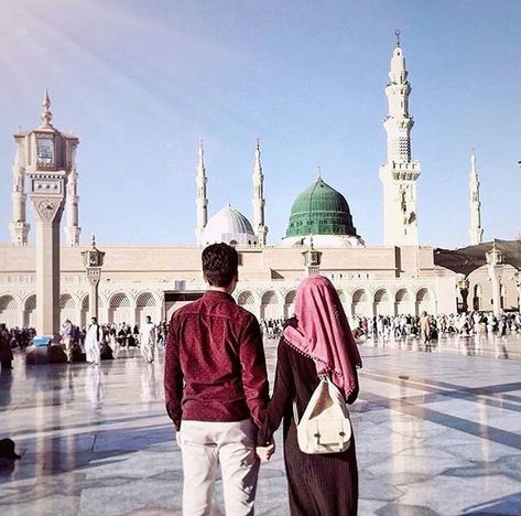 Islamic Places, Madina Sharif, Islam Marriage, Happy Birthday Best Friend Quotes, Wedding Icon, Dps For Girls, Muslim Images, Photobooth Pictures, Muslim Couple