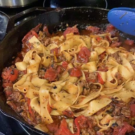 ITALIAN DRUNKEN NOODLES– Don’t LOSE... - All Recipes Meals Italian Noodles, Italian Drunken Noodles, Pasta Spinach, Soup Noodles, Drunken Noodles, Italian Pasta Dishes, Ground Italian Sausage, Italian Pasta Recipes, Italian Soup