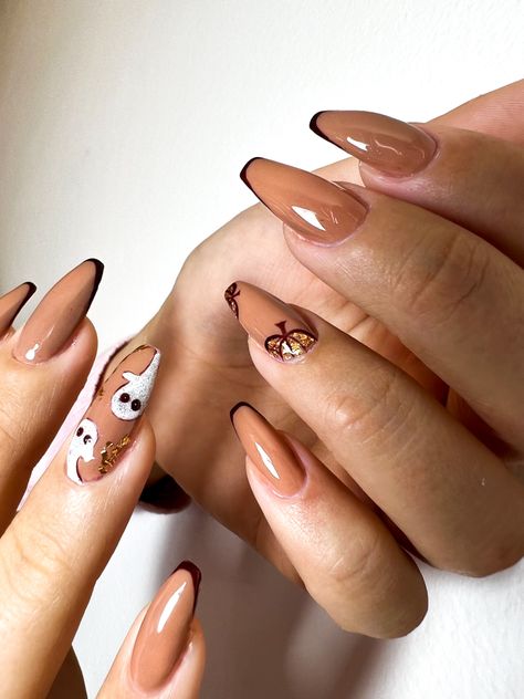 Brown Nails Halloween, Brown Ghost Nails, Brown Pumpkin Nails, Autumn Halloween Nails, Halloween Nails Brown, Brown Halloween Nails, Almond Nails Autumn, Pumpkin Halloween Nails, Magical Nails