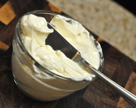 Homemade Whipped Cream Cheese Almond Whipped Cream, Diy Whipped Cream, Whipped Honey, Cream Cheese Spread, Making Whipped Cream, Keto Cream, Whipped Butter, Low Carb Diet Plan, Honey Almonds