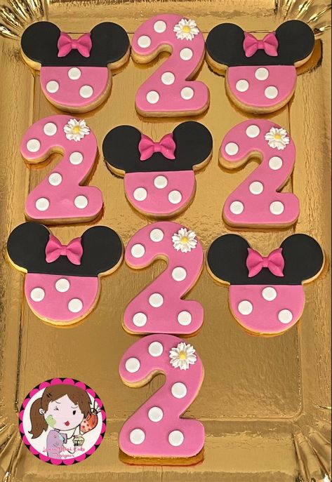 2 year-old Minnie cookies Biscotti Minnie, Minnie Cookies, Minnie Mouse Cookies, Minnie Party, Minnie Birthday, Mini Mouse, Icing Cookies, Royal Icing Cookies, 3rd Birthday