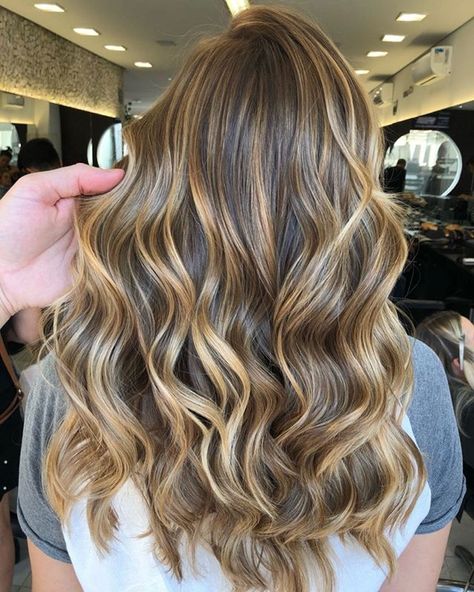 Naturalidade pra quem ja tem o cabelo natural claro, mechas em tons de mel e areia ❤️❤️❤️⠀⠀Hair by @andernaindorf Hipster Photography, Brown Hair Balayage, Brown Blonde Hair, August 10, Hair Inspo Color, Dream Hair, Beauty Hair, Ombre Hair, Balayage Hair