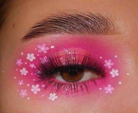 Lovecore Makeup, Makeup Art Creative, Pink Graphic Liner, Halloween Backgrounds Wallpapers, Halloween Nails 2022, Cute Eyeshadow, Eyeshadow Aesthetic, Disney Eye Makeup, Wallpapers Halloween