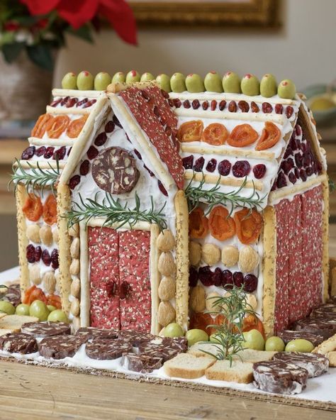 Charcuterie Houses, Charcuterie House, Charcuterie Chalet, Graham Cracker House, Cracker House, Holiday Cheese, Christmas Charcuterie, Charcuterie Ideas, Gingerbread Party