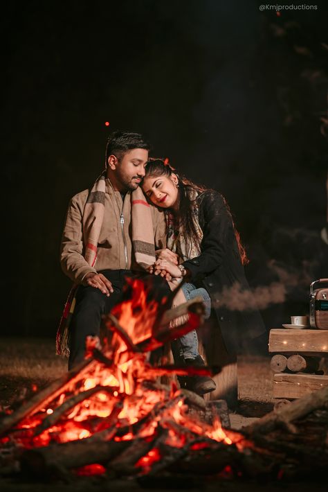 #bonfire #bonfirephoto #bonfirenight #coupleshoot #prewedding #couplegoals #preshoot #kmjproductions Born Fire Couple Photography, Couple Hd Photo, Bonfire Couple Pictures, Fire Camp Photography, Night Prewedding Photography, Couple Prewedding Photography, Bonfire Photoshoot, Born Fire, Bone Fire