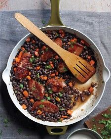 Black Beans and Sausage - Super yum. Cook some rice to go along with it. I also throw in any other veggies I have in the fridge. Black Beans And Sausage, Quick Foods, Easy Potluck Recipes, Budget Dinners, Easy Potluck, Slow Carb, Beans And Sausage, Martha Stewart Recipes, Pot Dinners