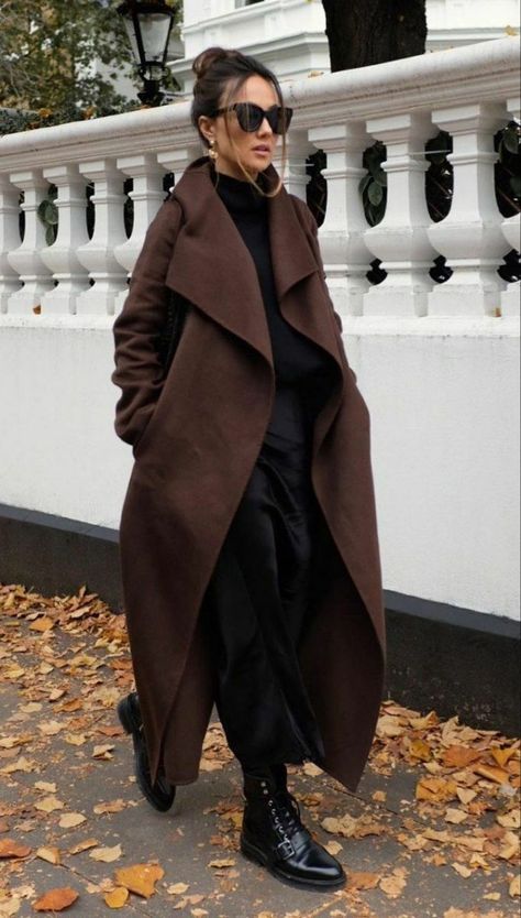 Long Brown Jacket Outfit, Chocolate Coat Outfit, Dark Brown Trench Coat Outfit, Brown Overcoat Outfit Women, Chocolate Brown Outfits For Women, Dark Brown Coat Outfit, Brown Long Coat Outfit, Dark Brown Outfit, Dark Brown Coat