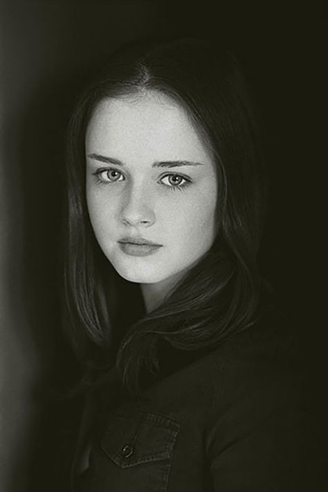 Alexis Bledel: Pre-"Gilmore Girls." Click through for more celebrity headshots from before they were famous! Celebrity Headshots, Bridgette Bardot, Headshot Poses, Headshots Women, Allison Williams, Gilmore Girl, Actor Headshots, Alexis Bledel, Head Shots