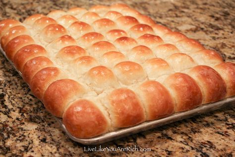 The BEST Freezable Rolls Recipe - Live Like You Are Rich Homemade Yeast Rolls, Homemade Rolls, I Heart Naptime, Biscuit Rolls, Homemade Dinner Rolls, Yeast Rolls, Dinner Rolls Recipe, Bread Roll, Bread Bun