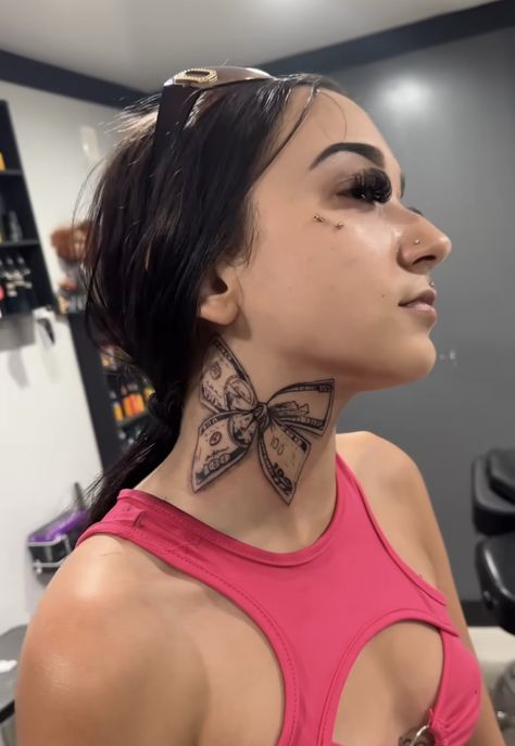 Tattoo Money, Medium Size Tattoos, Spine Tattoo Ideas, Henna Inspired Tattoos, Pretty Hand Tattoos, Neck Tattoos Women, Black Girls With Tattoos, Tattoos For Black Skin, Pretty Tattoos For Women