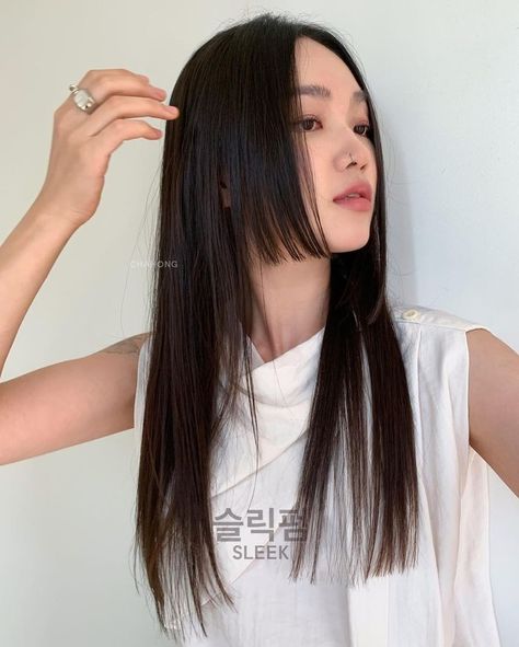 Doona Hair Styles, Long Hime Cut Without Bangs, Hime Cut No Bangs, Hime Cut Without Bangs, Hime Cut, Anime Eye Makeup, Hair Inspiration Long, Shave My Head, Edgy Hair