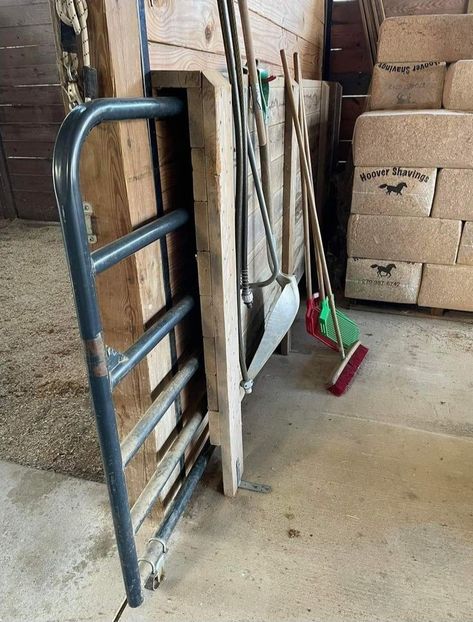 Pocket Gate, Dream Barn Stables, Barn Hacks, Horse Farm Ideas, Diy Horse Barn, Barn Stalls, Horse Barn Ideas Stables, Horse Barn Designs, Horse Shelter