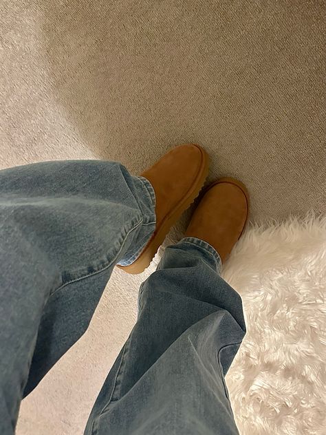 ultra mini uggs, ugg boots, ugg boot outfits Ultra Mini Uggs Outfit, Uggs Ultra Mini, Mini Uggs Outfit, Ultra Mini Uggs, Mini Uggs, Uggs Outfit, Outfit Inspo, White