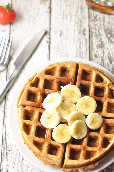 Belgian Banana Waffles - healthy breakfast treat!  www.caseyjade.com #healthybreakfast #waffles #banana #banana Banana Waffles Healthy, Waffles With Nutella, Lemon Compote, Waffles Belgian, Yeast Waffles, Waffles With Chocolate, Waffles With Strawberries, Nutella Sauce, Breakfast Cinnamon