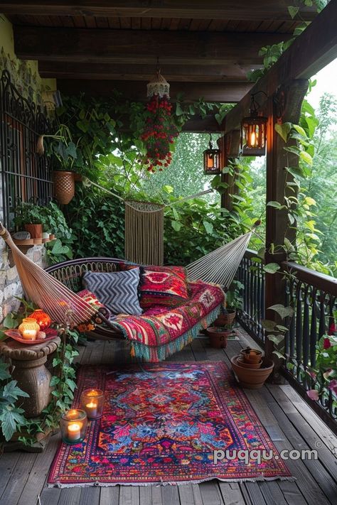 Sunroom With Hammock, Hammock On Porch, Boho Home Exterior, Porch Hammock, Balcony Design Ideas, Boho Style Bedroom, Bohemian House, Living Room Loft, Deco Boheme