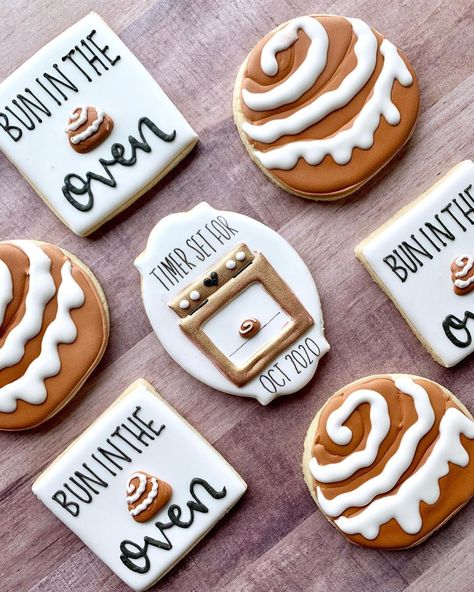 Cookie Pregnancy Announcement, Pregnancy Announcement Cookies, Pregnancy Announcement Cake, Family Baby Announcement, Fun Pregnancy Announcement, Thanksgiving Pregnancy Announcement, Unique Pregnancy Announcement, Halloween Pregnancy Announcement, Fun Baby Announcement