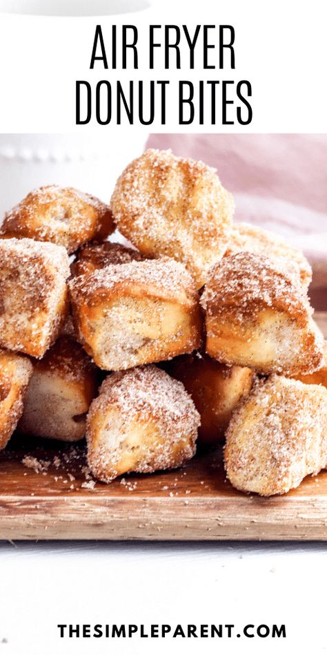 Biscuit dough pieces rolled in cinnamon sugar Air Fryer Donut Holes, Easy Donut Holes, Air Fryer Doughnut Recipe, Air Fry Donuts, Donut Holes Recipe, Donut Bites, Easy Breakfast Treats, Donut Hole Recipe, Air Fryer Recipes Dessert