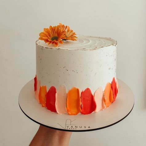 Birthday Cake Orange Color, Orange Cakes Birthday, Orange Cake Decoration Ideas, Orange Cake Aesthetic, Orange Cake Design, Orange Color Cake, Birthday Cake Orange, Bolo Aesthetic, Orange Birthday Cake