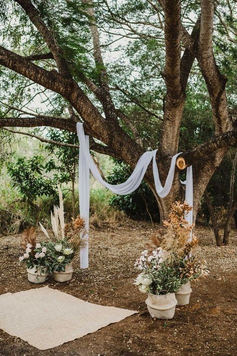 Backyard Wedding Ceremony, Country Wedding Dresses, Outdoor Wedding Decorations, Wedding Mood, Forest Wedding, Wedding Deco, Ceremony Decorations, Outdoor Ceremony, Wedding Arch