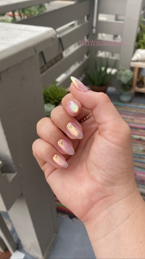 Pink With Gold Chrome Nails, Pink Chrome Nails With Gems, Pink Gold Chrome Nails, Chrome Nails With Gems, Rose Gold Chrome Nails, Nails With Rose Gold, Chrome Pink Nails, Chrome Pink, Gold Chrome Nails