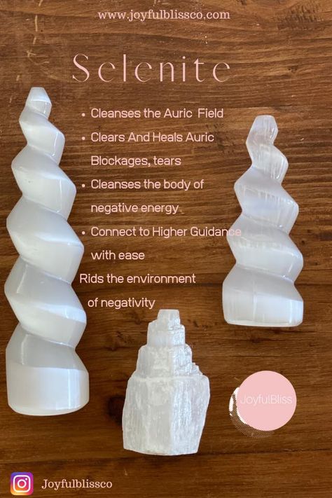 Selenite Healing Properties, What Does Selenite Do, Selenite Crystal Aesthetic, Selenite Crystal Meaning, Selenite Properties, Crystal Magick, Crystal Healing Chart, Crystal Guide, Crystal Aesthetic