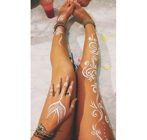 Full moon party art. Festival Body Art Painting, Festival Body Art, Moon Party Ideas, Neon Party Outfits, Goddess Party, Leg Painting, Leg Art, Fantasy Fest, Human Body Art