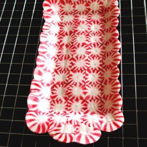 Peppermint Tray, Peppermint Candy Crafts, Peppermint Candy Bowl, Peppermint Cookie, Chocolate Peppermint Bark, Candy Cane Crafts, Holiday Chocolate, Edible Crafts, Candy Crafts