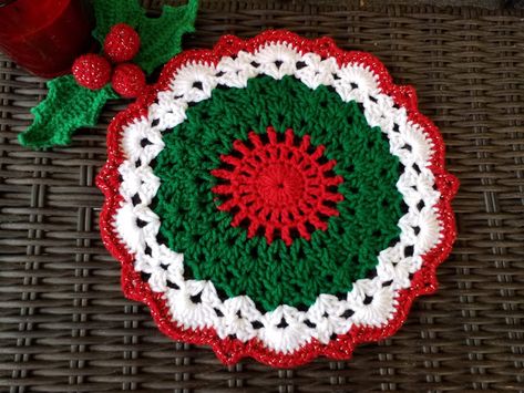 Free Doily Patterns Crochet, Crocheted Doilies Patterns Free, Free Hot Pad Crochet Pattern, Crochet Christmas Doilies, Christmas Doily Patterns, Free Christmas Doily Patterns, Christmas Doilies Patterns Free, Crochet Christmas Placemats Free Pattern, Easy Crochet Doily Pattern Free