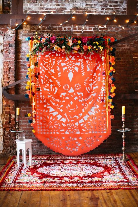 Mexican Boho Quinceanera, Boho Mexican Backdrop, Mexican Wedding Photo Booth, Boho Mexican Decor Party, Modern Mexican Fiesta Party, Mexican Wedding Altar, Bride And Groom Table Mexican, Mexican Flower Backdrop, Boho Mexican Wedding Decor