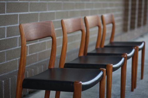 Niels Moller for JL Moller Model 77 Dining Chairs Niels Moller, Brown Highlights, Back Pieces, Beautiful Lines, Shades Of Red, Joinery, Home Deco, Dining Chair, Home Diy