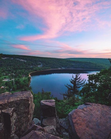 Memorial Day Sunset at Devils Lake State Park. Baraboo WI. [OC][3276x4096] Instagram: @grantplace Ocean Resort, Birds In The Sky, Lake Resort, City Trip, City Photography, Beautiful Places To Visit, Landscape Photographers, Lake View, Vacation Spots