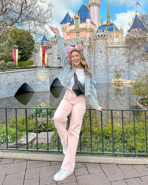 disney winter outfit Disney Outfits Women Winter, Disney Outfits Winter, Disney Winter Outfits, Disneyland Outfit Winter, January Outfits, Disney Outfits Women, Japan Outfits, Theme Park Outfits, Disney Themed Outfits