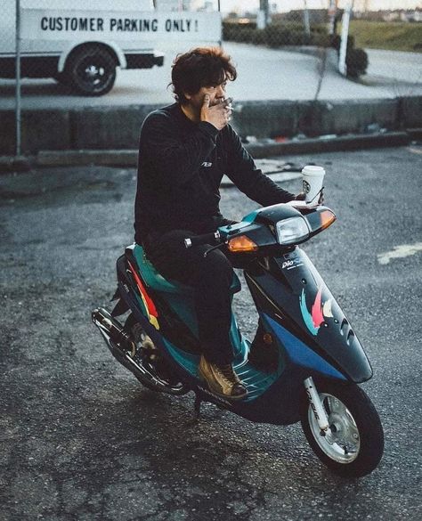 Japanese Scooter, Yamaha Scooter, Honda Scooters, Honda Dio, Scooter Custom, Bike Aesthetic, Yamaha Bikes, Bike Pic, Scooter Motorcycle