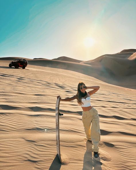 📌 Have you already visited Huacachina, where every grain of sand tells an unforgettable story? What are you waiting for? Let the desert speak for itself! 🏜️✨ 📌¿Ya visitaste Huacachina?, donde cada grano de arena cuenta una historia inolvidable. ¿Qué esperas? deja que el desierto hable por sí mismo! 🏜️✨ Peru Outfits Travel, Peru Travel Outfit, Huacachina Peru Outfits, Outfits Cusco Peru, Sahara Desert Outfit, Cusco Peru Photography, Peru Outfits, Peru Desert, Peru Aesthetic