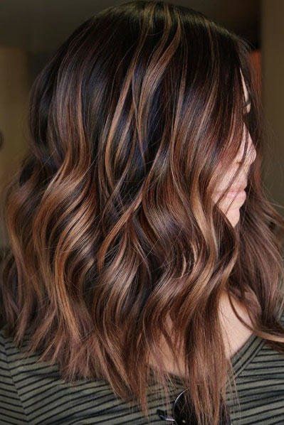 Root Beer Hair Is Trending & Brunettes Everywhere Are Fizzing With Excitement: Cinnamon Balayage Partial Balayage Brunettes Dark Brown, Root Beer Hair, Cinnamon Balayage, Brown Lob, Beer For Hair, Caramel Brown Hair, Rambut Brunette, Brunette Ombre, Kadeřnické Trendy