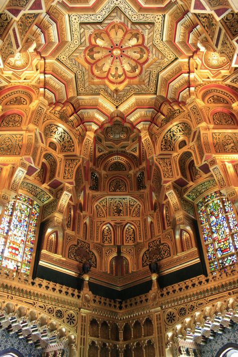 Cardiff Castle, Castle Interior, Famous Castles, Castles Interior, Cathedral Church, Voyage Europe, Place Of Worship, Beautiful Architecture, Beautiful Buildings