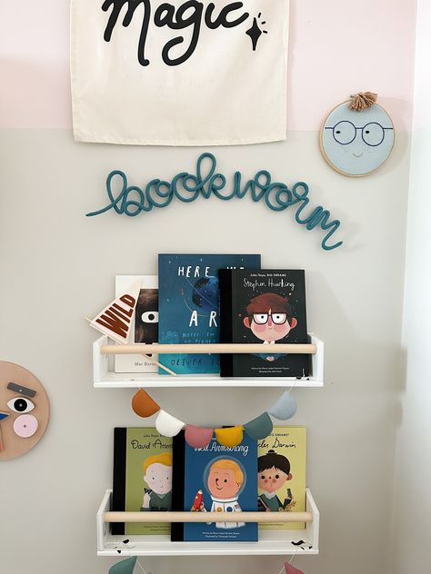 At heykiddostudio we believe that every child is special. Celebrate your child's personality with the perfect word or phrase to suit them.  Our 'bookworm' wall word is perfect for children who look to read books! If you have a little one who loves storytime and always wants you to read more, this is the sign for them. You could hang it up over your child's bookshelf or above their book corner. Maybe they have a book nook or little library that you can hang this wall hanging up in. Encourage them Nursery Book Display, Nursery Book Wall, Reading Book Kids Room, Books On Wall Kids, Minimal Modern Decor, Children’s Book Shelves, Kids Bedroom Boys, Word Signs, Word Wall Art