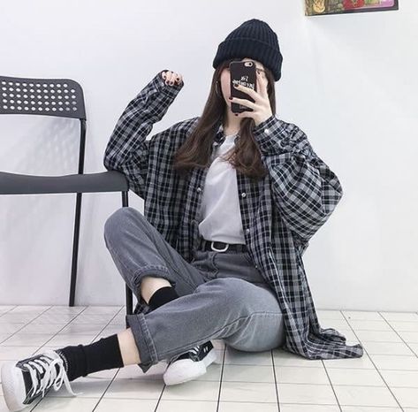 Stile Ragazza Skater, Fashion Trend Book, Penny Skateboard, Skater Outfits, Goth Outfit, Skater Girl Outfits, Tomboy Outfits, Tomboy Style Outfits, Skater Girls