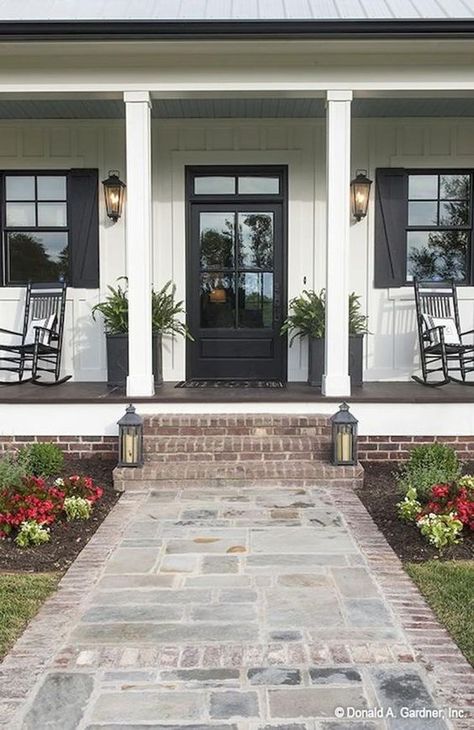 Exterior Railings, Farmhouse Front Porch Decor, Stucco House, Veranda Design, Black Shutters, Building A Porch, Farmhouse Front Door, Front Porch Design, Casa Country