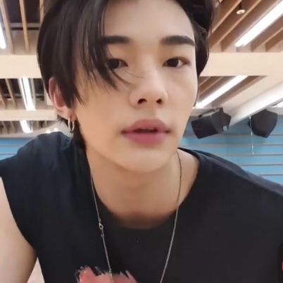 Hyunjin Dance, Fall In Luv, Hwang Hyunjin, Facial Expressions, Facial Hair, Funny Faces, When He, Stray Kids, Facial