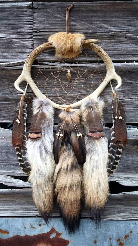 Deer Antler Dream Catcher, Antler Dream Catcher, Diy Dream Catchers, Antler Projects, Deer Antler Crafts, Antler Ideas, Diy Dream Catcher, Atrapasueños Diy, Antlers Decor