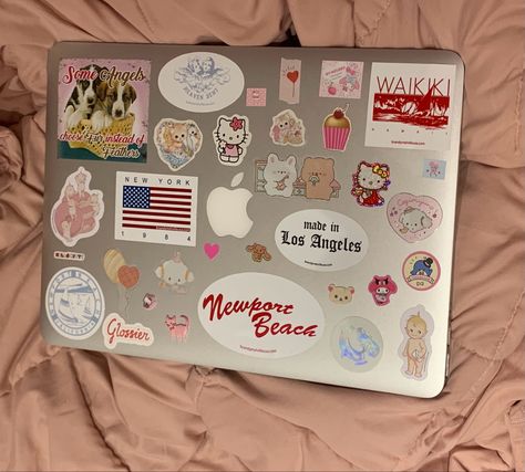 Chromebook Aesthetic, Macbook Decoration, Macbook Cover Stickers, Ipad Case Stickers, Laptop Ideas, Apple Ecosystem, Macbook Aesthetic, Laptop Case Stickers, Laptop Decoration