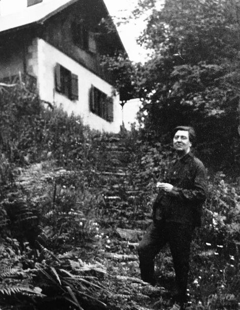 Alban Berg smoking a cigarette in the garden Alban Berg, Garden At Home, Gustav Mahler, Music Composers, Composers, Human Mind, Classical Music, All Photos, Music Is Life