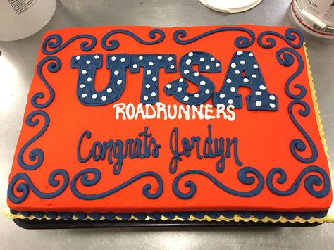 Utsa Graduation Party Ideas, College Cake Ideas, Utsa Graduation Cake, Fsu Graduation Cakes, Cookie Cake Graduation Design, Unt Cake Graduation, Disney Castle Cake, College Graduation Cakes, Dessert Book