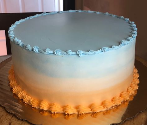 Orange and blue cake decoration Bluey Cake Ombre, Blue And Orange Cake Ideas, Blue And Orange Birthday Decorations, Bluey Cake Ideas Smash Cake, Bluey Cake Ideas 1st Birthday, Bingo From Bluey Cake Ideas, Bluey Themed Smash Cake, Bluey Birthday Sheet Cake Ideas, Blurt Birthday Party