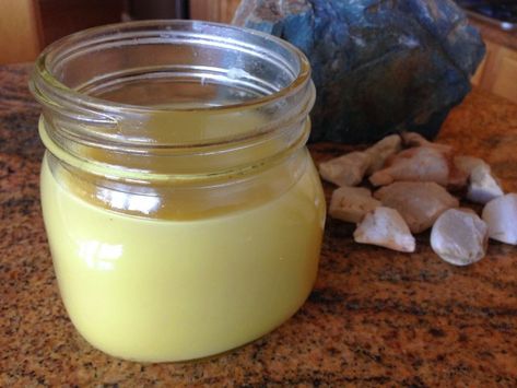 DIY Anti-fungal Cream Hand Healing, Homemade Toiletries, Natural Wart Remedies, Antifungal Cream, Salve Recipes, Lemon Curd Recipe, Healing Balm, Skin Natural Remedies, Sweet Citrus