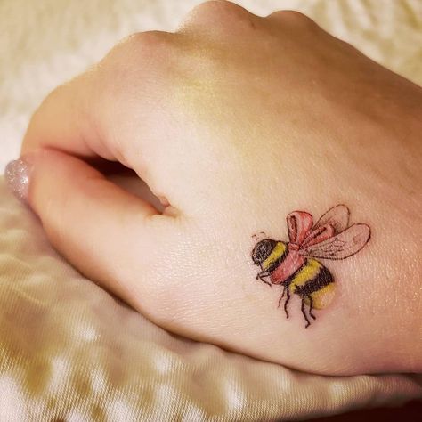 Bee Present Tattoo, Present Tattoo, Crazy Tattoos, Back Piece Tattoo, Mom Tattoos, Juggling, Instagram Page, Pretty Tattoos, Infinity Tattoo