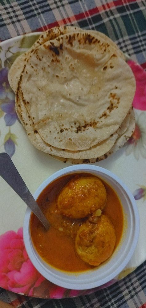 Love some lunch | Egg curry with Roti Roti Snap, Egg Snap, Egg Lunch, Chocolate Pictures, Egg Curry, Alcohol Aesthetic, Mood Off Images, Instagram Food, Food Snapchat