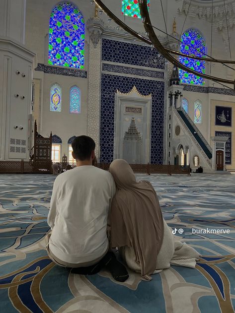 Halal Love, Islam Marriage, Perfect Husband, Muslim Couple Photography, Muslim Family, Islamic Wedding, Love In Islam, Cute Muslim Couples, My Kind Of Love