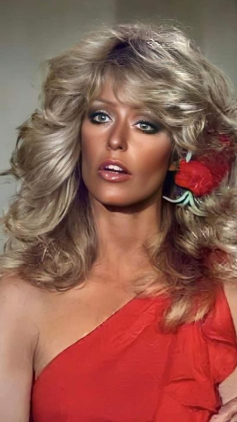 Feathered Haircuts, Haircuts Bangs, Farah Fawcett Hair, Fawcett Hair, Female Haircuts, Farah Fawcett, Bardot Hair, Timeless Hairstyles, Farrah Fawcet